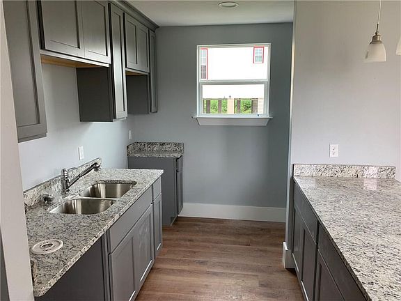 4th image of 2529 Caffin St