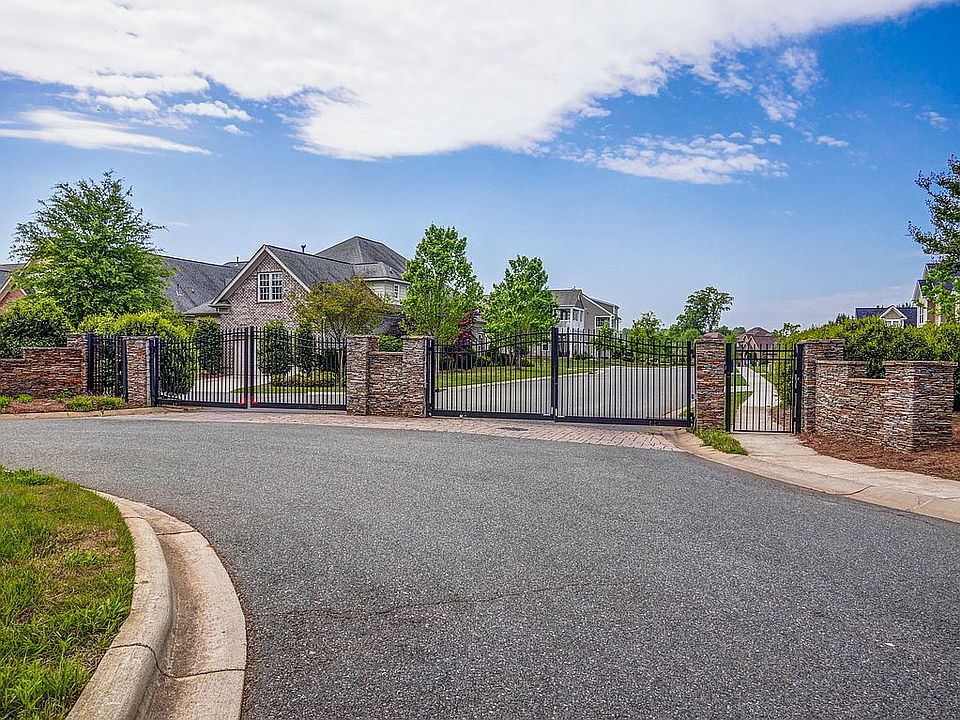 1st image of 324 Montibello Dr