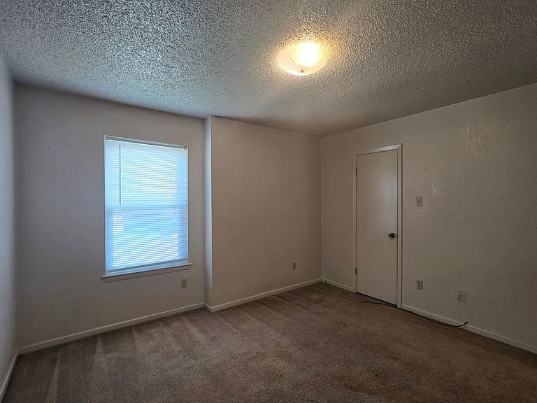 3702 Hereford Ln #D — Photo 11