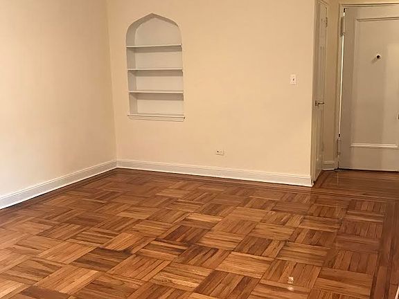 3rd image of 2074 E 17th St #1 J