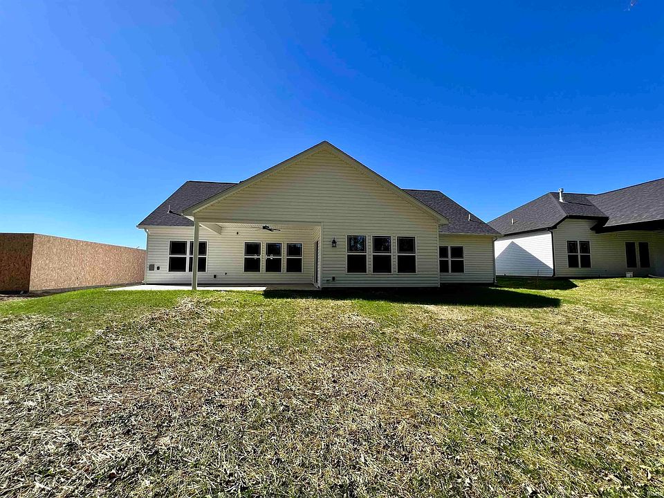 2nd image of 3553 Collier Dr