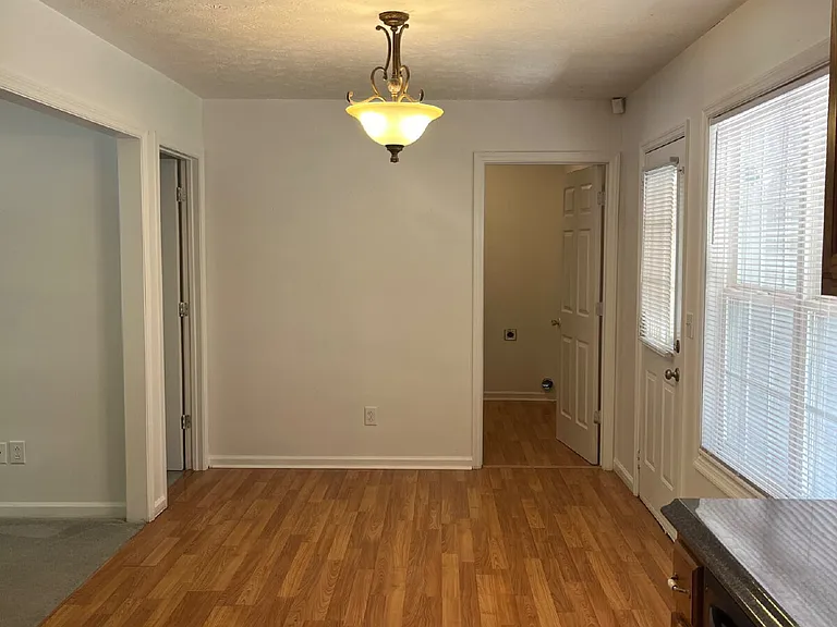 215 Derek Ct — Photo 7