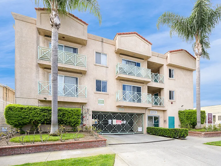 Crown Ridge Apartments — Photo 1