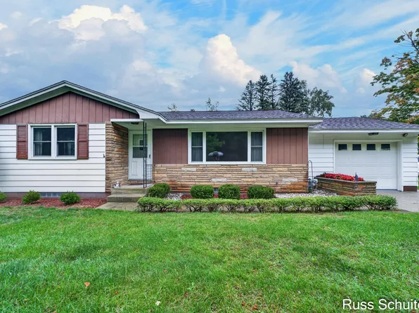 918 Benston Rd, Whitehall, MI 49461