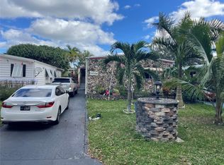 5724 Lagoon Dr, Fort Lauderdale, FL 33312