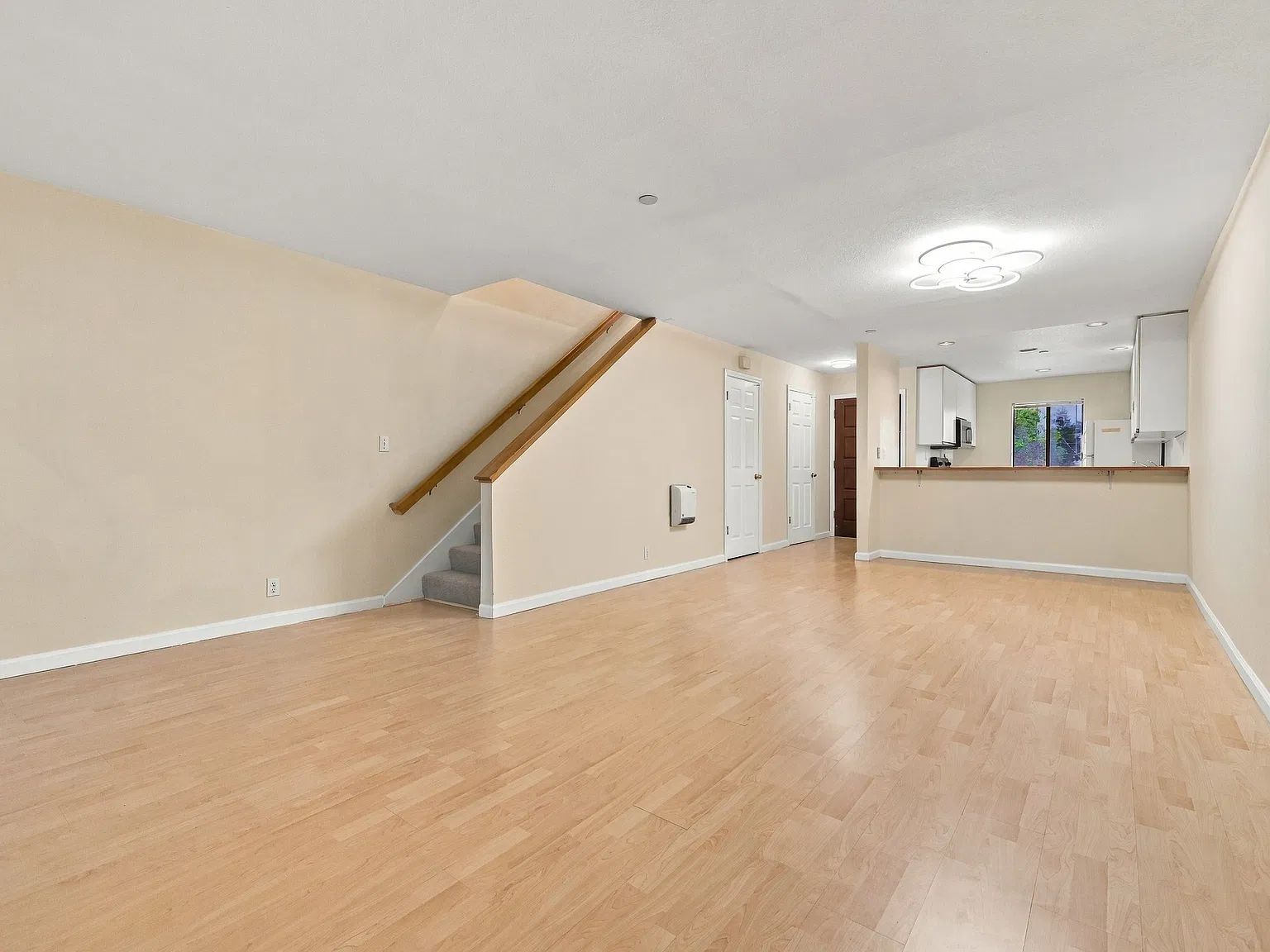 2 bed, 2.5 bath, 1224 sqft, $5,000 — Photo 2