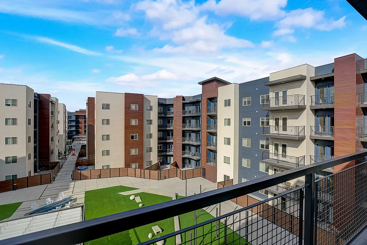 Building Photo - Sage Valley