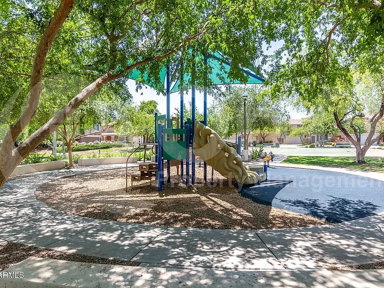 2209 E Pecan Rd — Photo 25