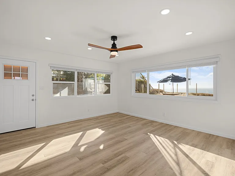 330 W I St — Photo 105