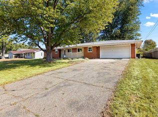 11 Sandalwood Ln, Peoria, IL 61607
