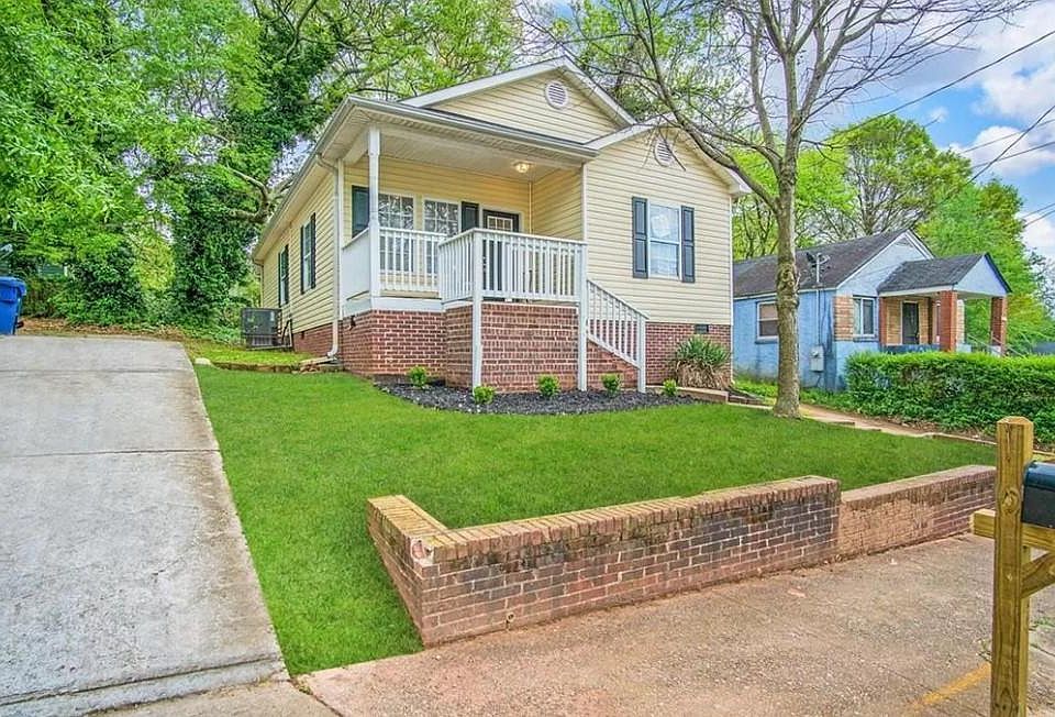 Welcome home to 1150 Ira St!