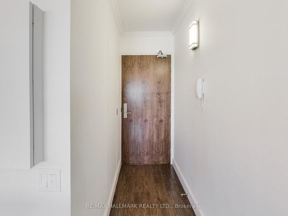 5th image of 914 Yonge St #1509
