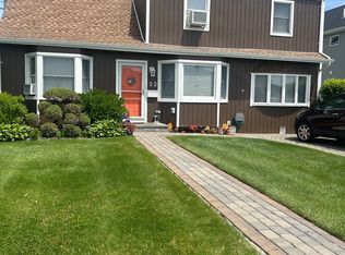 32 Halycon Rd FLOOR 2, Lindenhurst, NY 11757