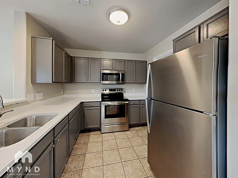 12105 W Flores Dr — Photo 3