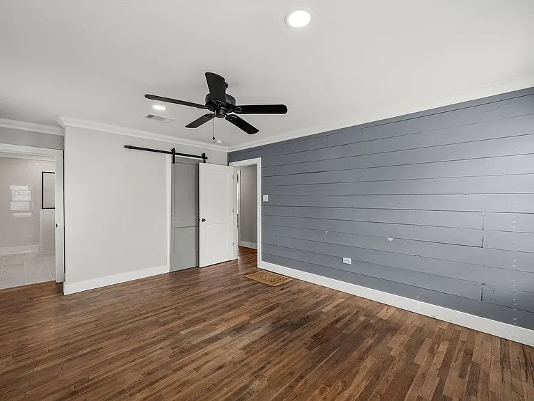 2704 Herring Ave — Photo 14