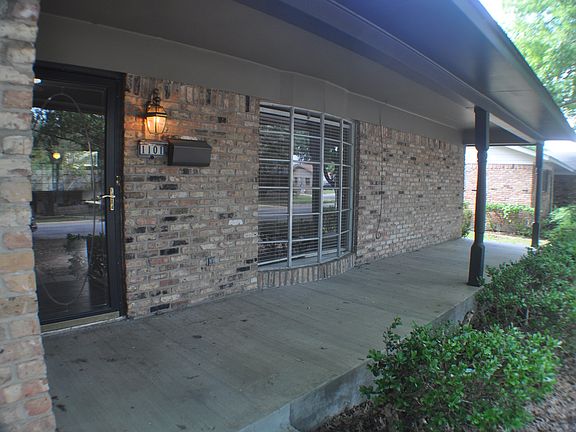 Covered front porch.