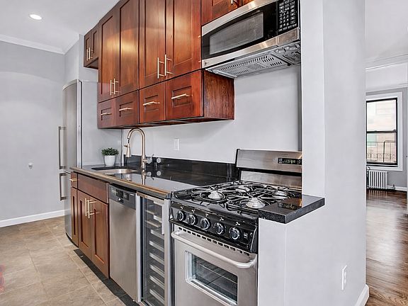 3rd image of 338 E 100th St APT 4B