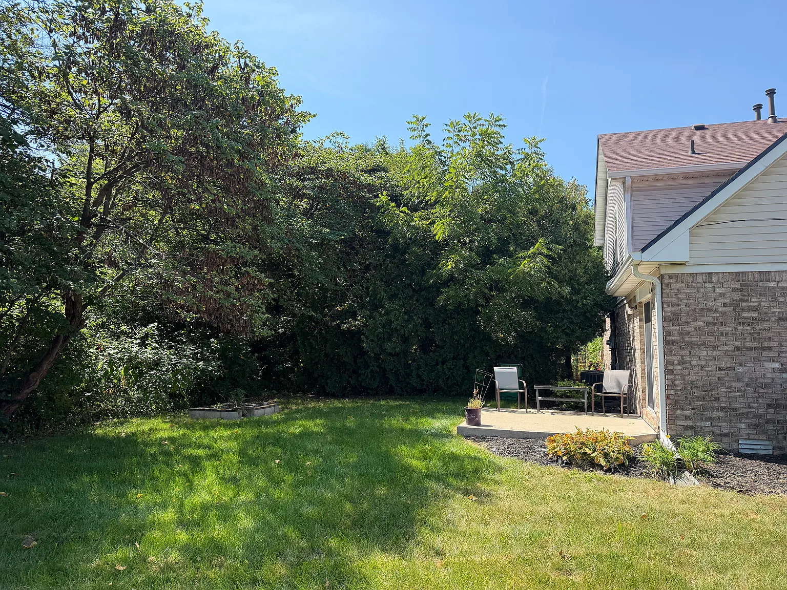 3 bed, 1.5 bath, 1426 sqft, $1,600 — Photo 3