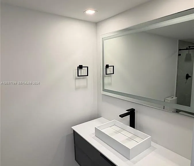 1800 NE 114th St #604 — Photo 19