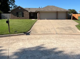 1404 Bois D Arc Dr, Yukon, OK 73099