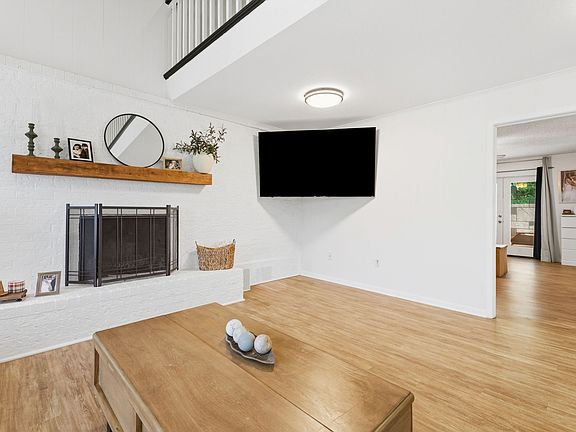 5th image of 609 Green Valley Dr