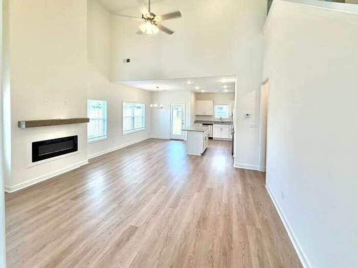 4 bed, 3.0 bath, 2100 sqft, $2,140 — Photo 2