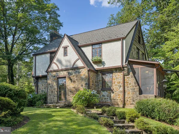 8514 Woodhaven Blvd, Bethesda, MD 20817