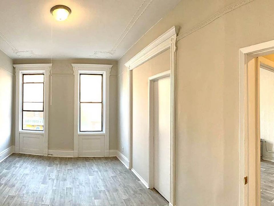 1st image of 189 Graham Ave #1