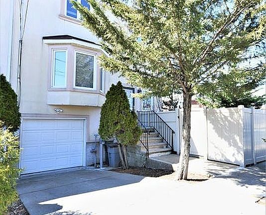 4th image of 2 Grasmere Ave
