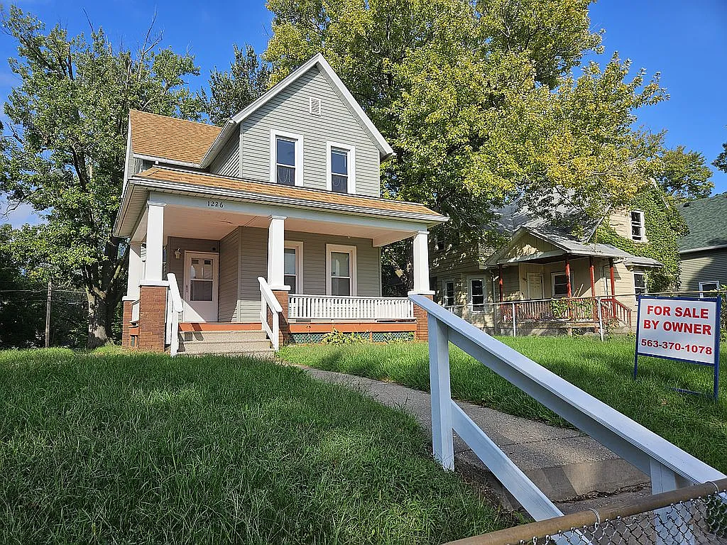 1226 Brown St photo 1