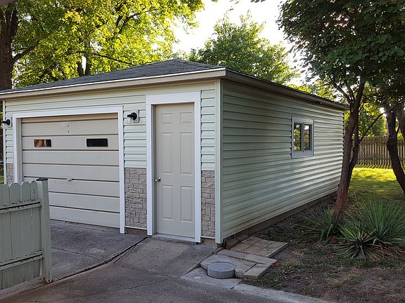 3rd image of 3827 Kingswood Dr