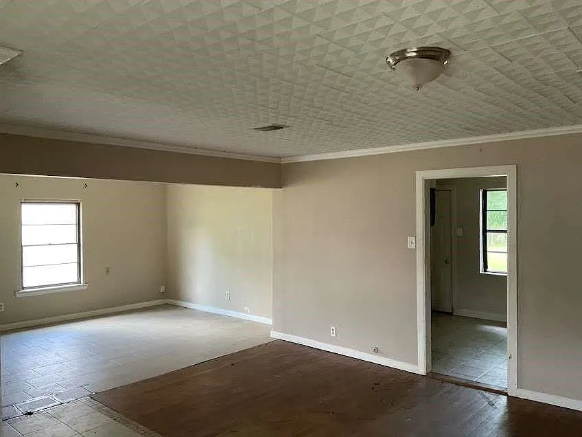 3 bed, 1.0 bath, 1260 sqft, $1,595 — Photo 3