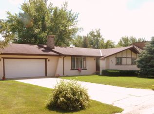 817 19th St, Windom, MN 56101