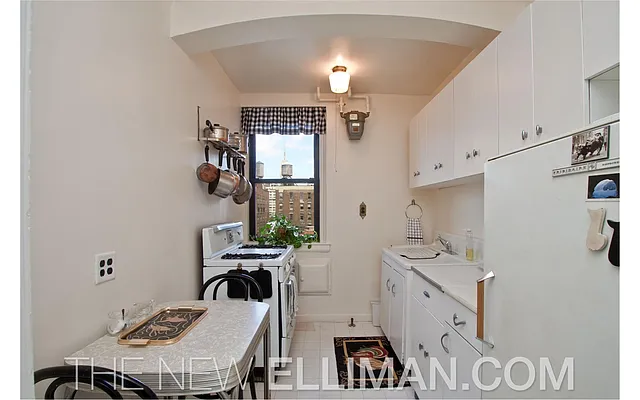 Sold by Douglas Elliman | media 14