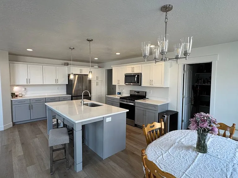 1434 W Boseman Way — Photo 6