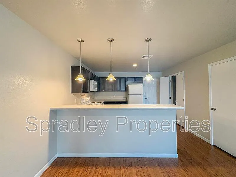 Midtown Apartments — Photo 3