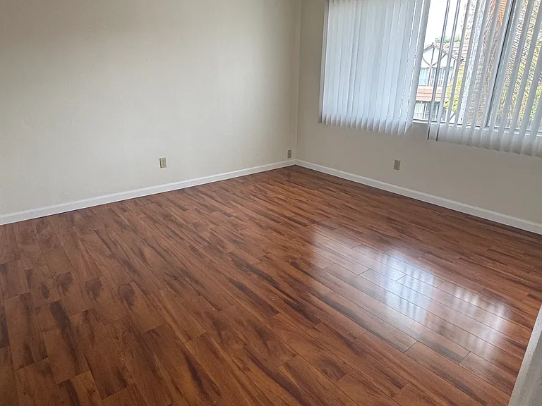 244 S El Molino Ave — Photo 32