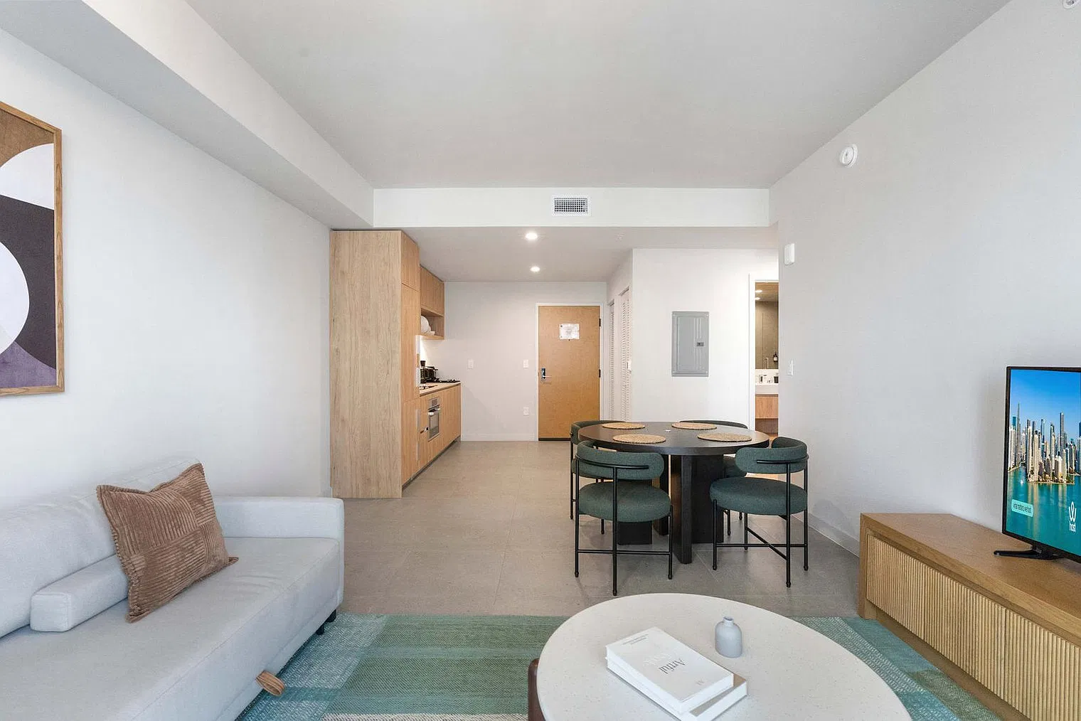 1 bed, 1.0 bath, 645 sqft, $3,868 — Photo 3