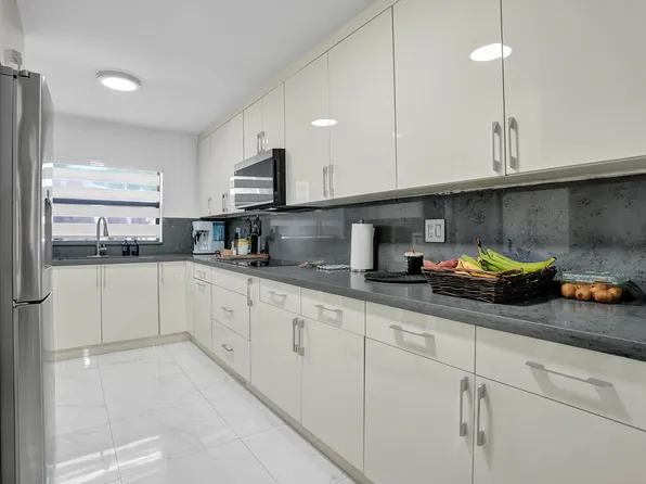 8992 Palm Tree Lane #8992, Pembroke Pines, FL 33024