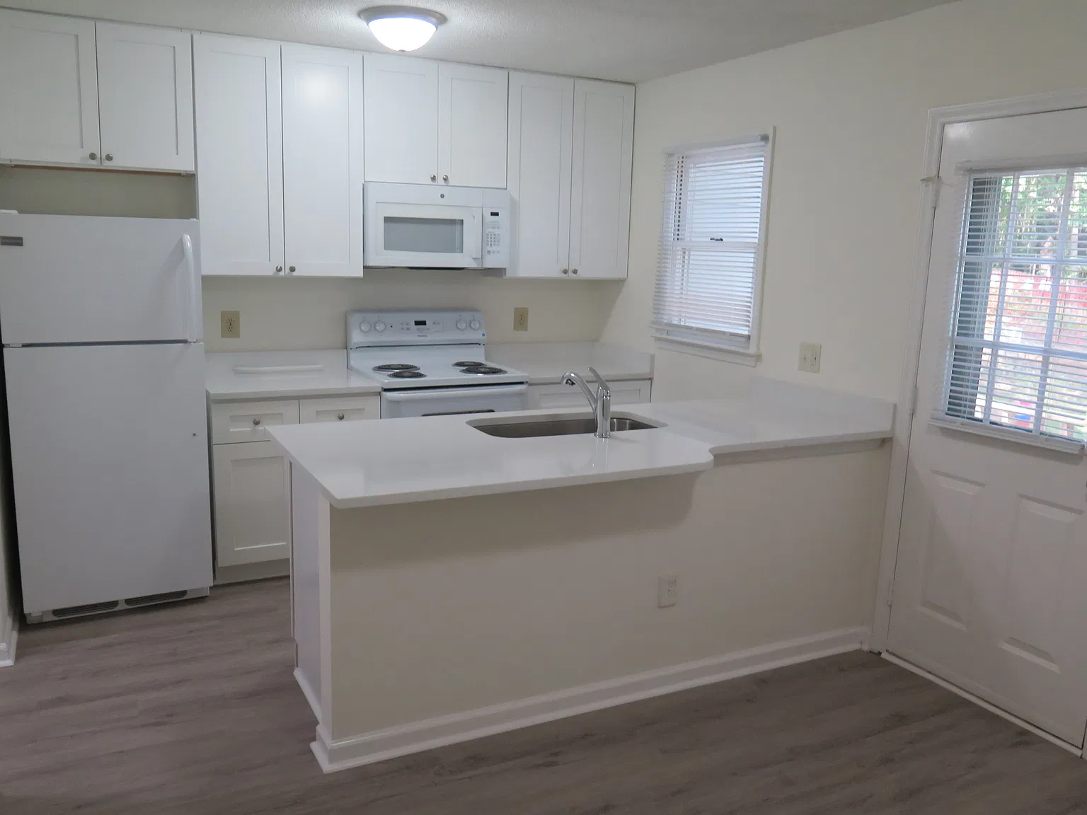 2 bed, 1100 sqft, $1,500 — Photo 3