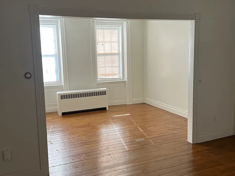 122 N Main St — Photo 6