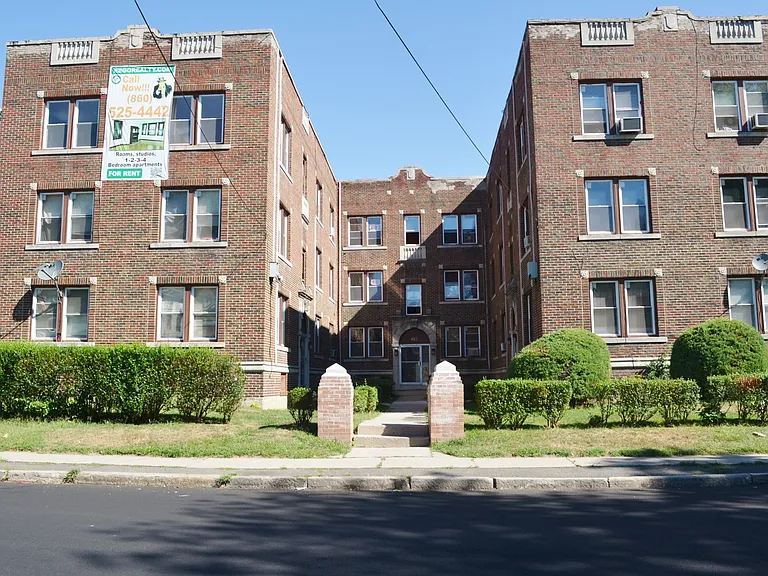 451-455 Edgewood St — Photo 2