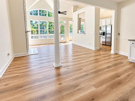3rd image of 162 Hanahan Plantation Cir