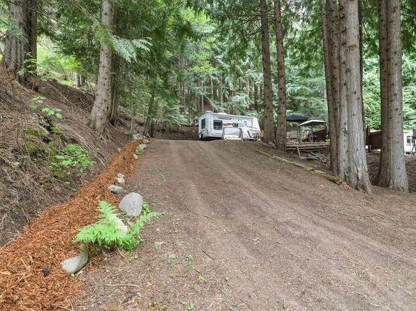 4122 Pebble Beach Rd, Loon Lake, WA 99148