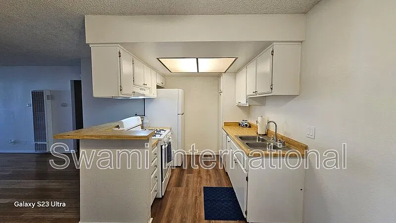 10030 Rosecrans Ave — Photo 2
