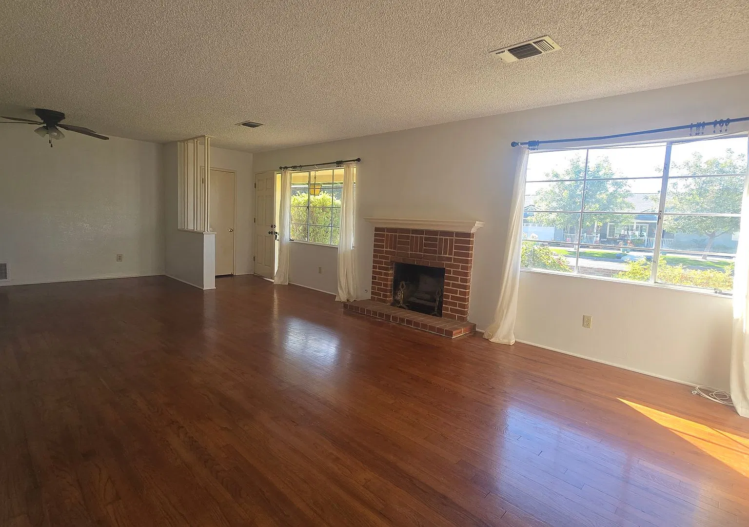 3 Br 1 Ba available Now — Photo 3