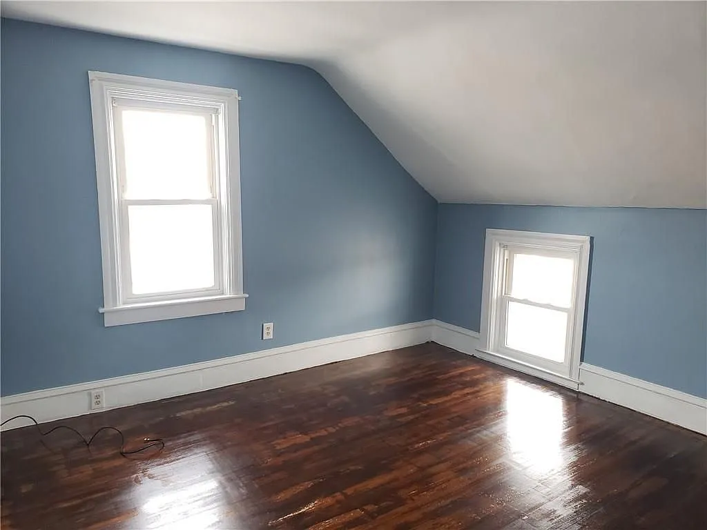 2 bed, 1.0 bath, 748 sqft, $1,800 — Photo 2