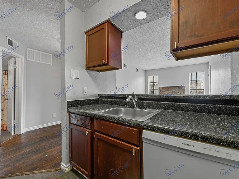 9520 Royal Ln #321 — Photo 9