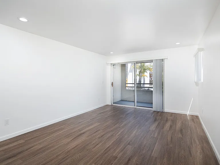 Mission Pacific Apartments — Photo 21