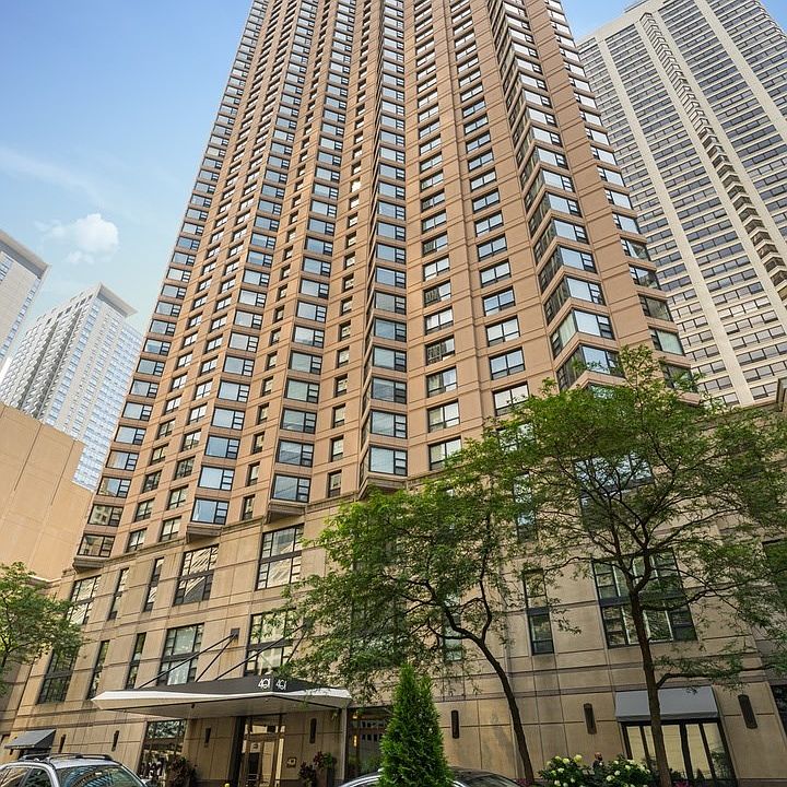 1st image of 401 E Ontario St APT 307